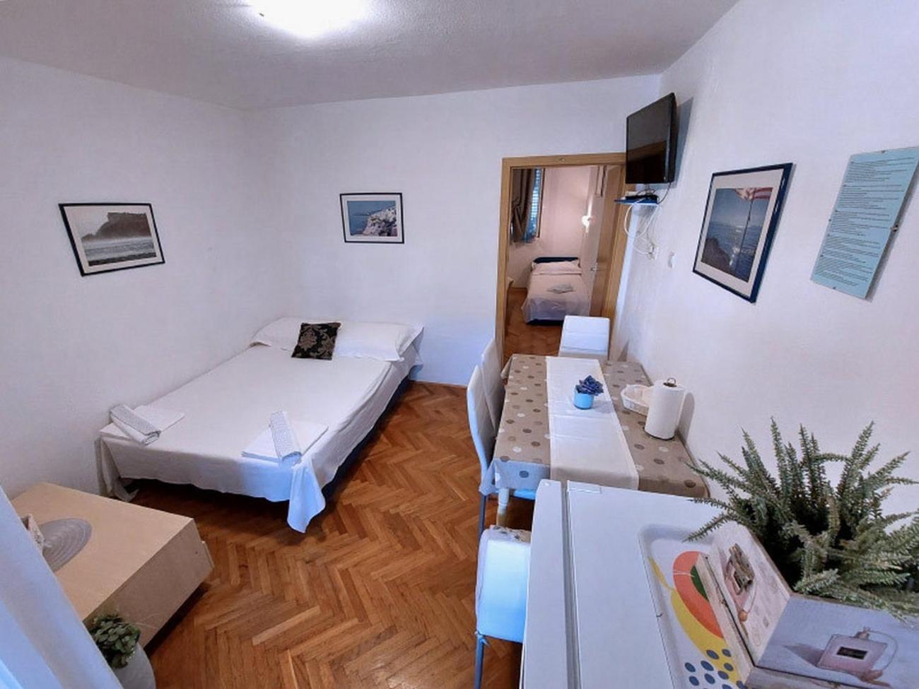 Apartments And Rooms By The Sea Tucepi, Makarska - 6058 Exterior photo