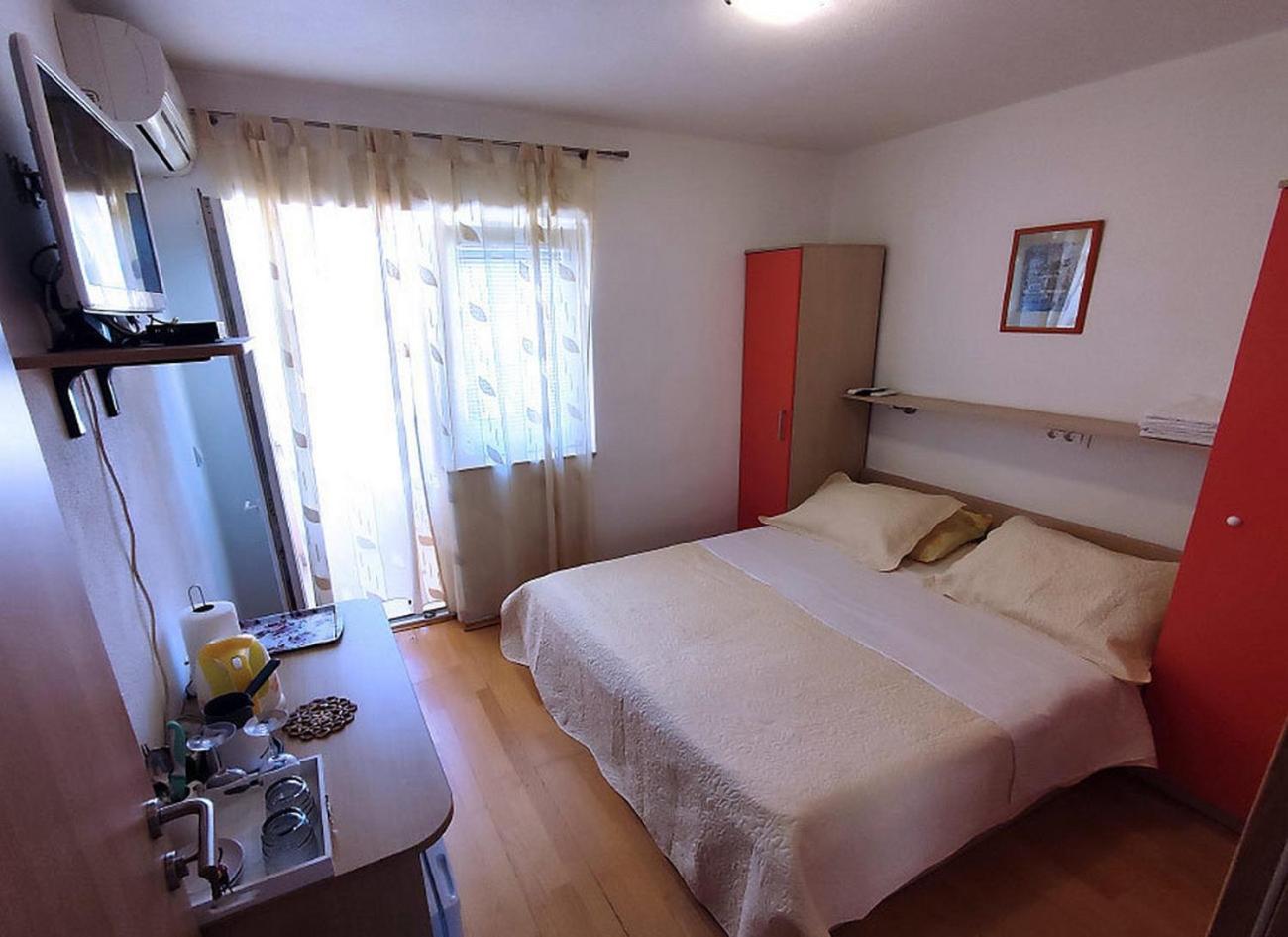 Apartments And Rooms By The Sea Tucepi, Makarska - 6058 Exterior photo